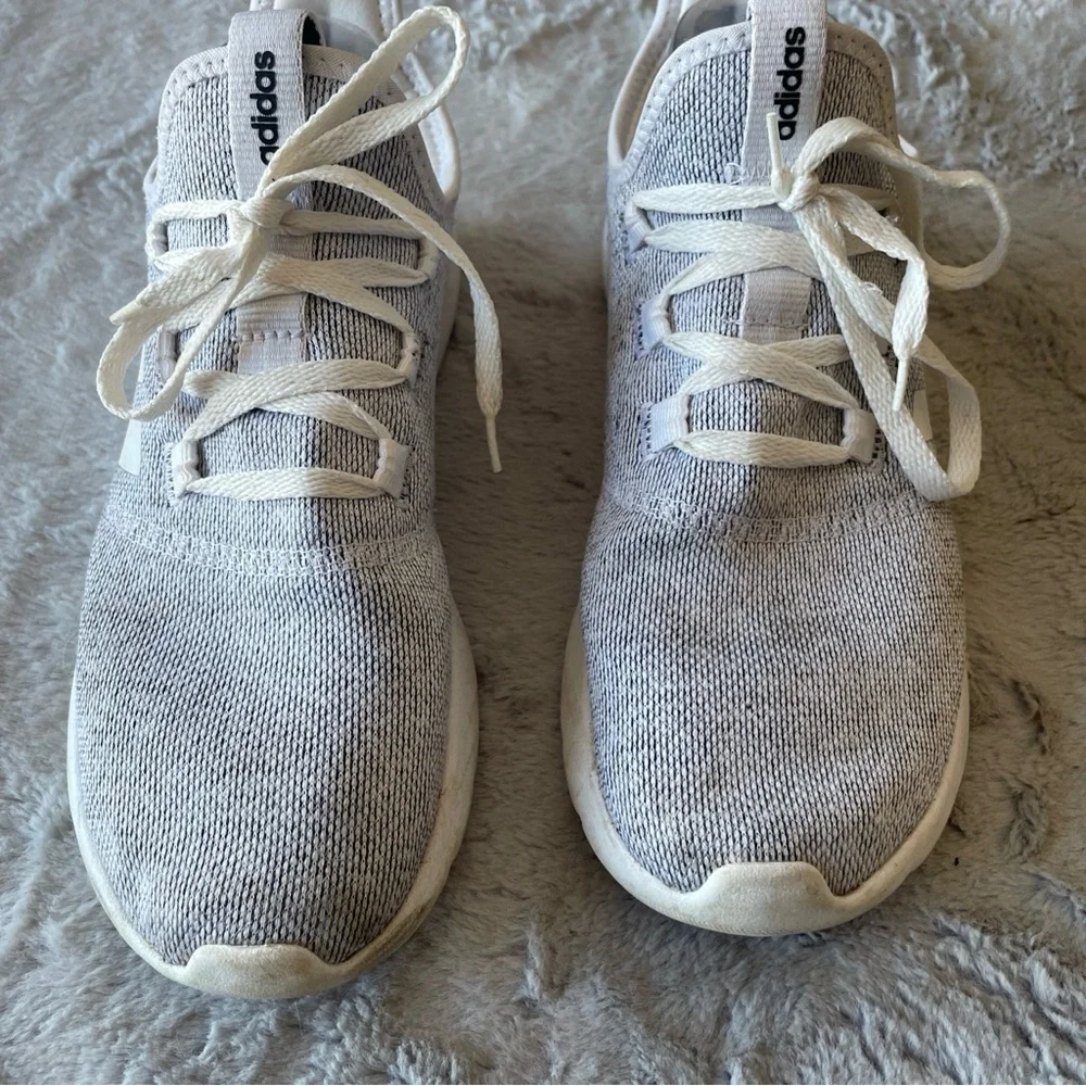 Adidas cloud foam women’s size 9 grey/ white