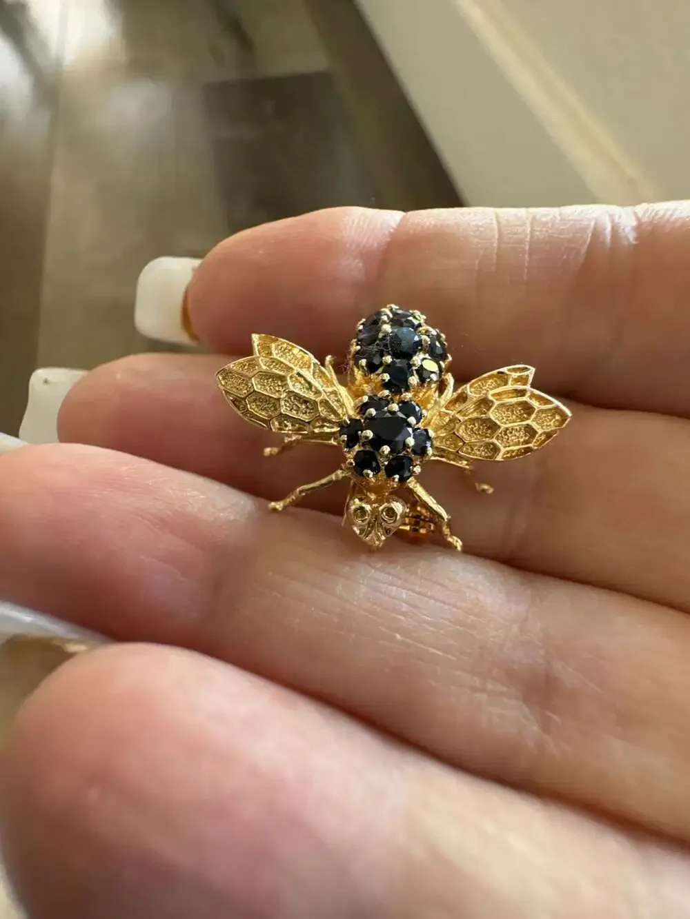 Vintage 14K Gold Sapphire Bee Brooch Pin
