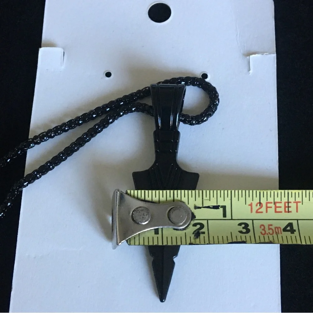 unbranded pendant necklace