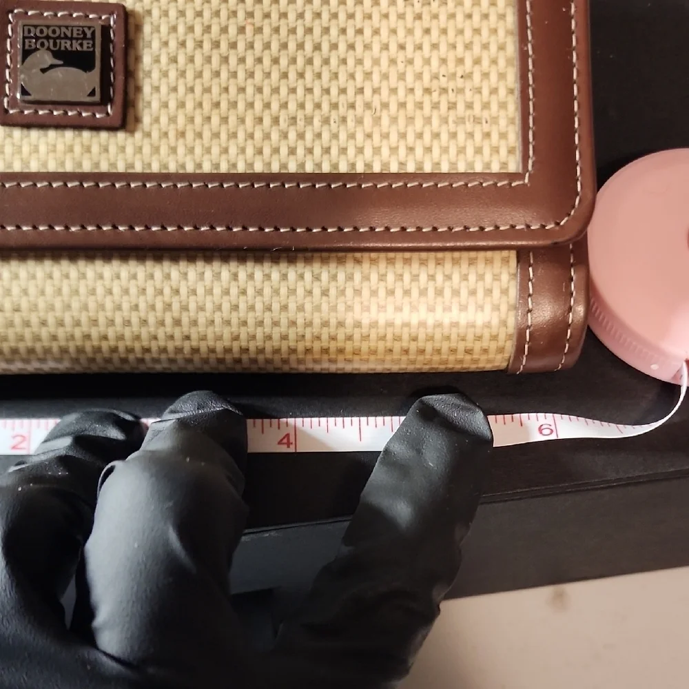 Dooney & Bourke elegant dooney