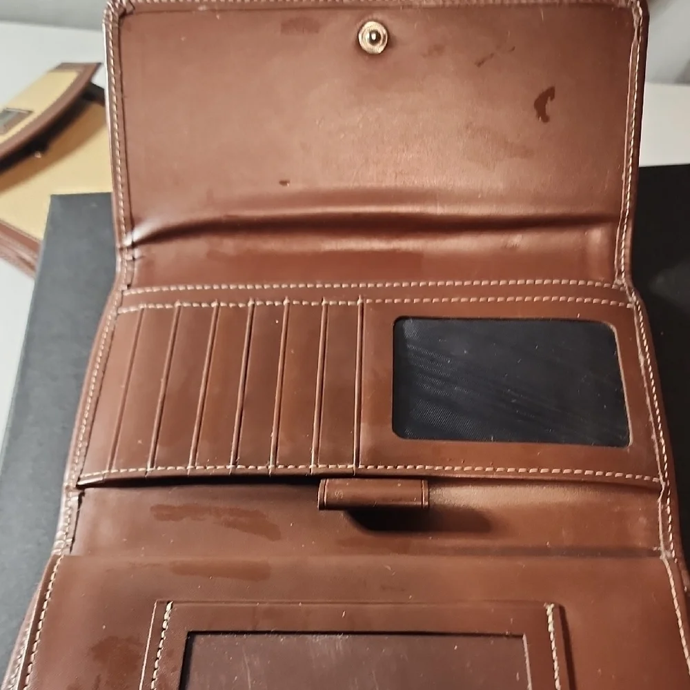 Dooney & Bourke elegant dooney