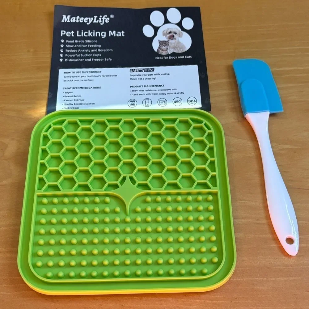 Green Pet Licking Mat for Dogs