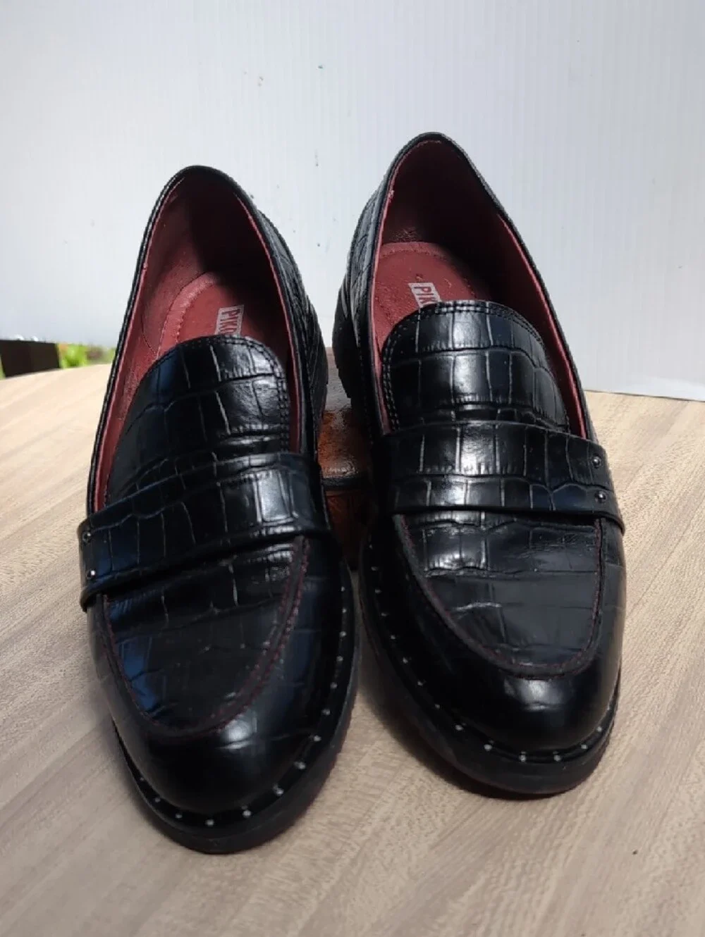 PIKOLINOS elegant croc