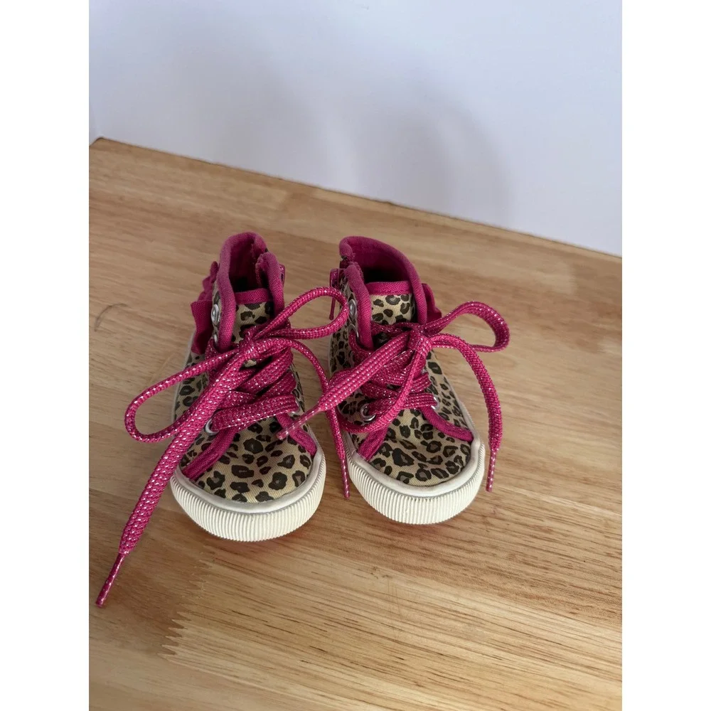 Genuine Kids from OshKosh Toddler Leopard Print Sneakers – Size‎ 3