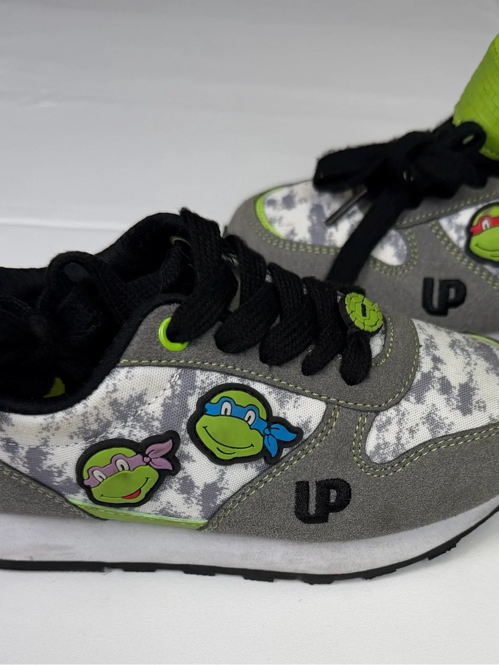 Kids Gray & Neon Green Turtle Accent Sneakers -13