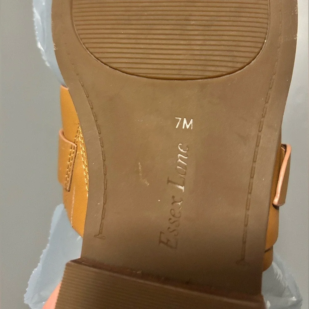 Essex Lane feature warm wide