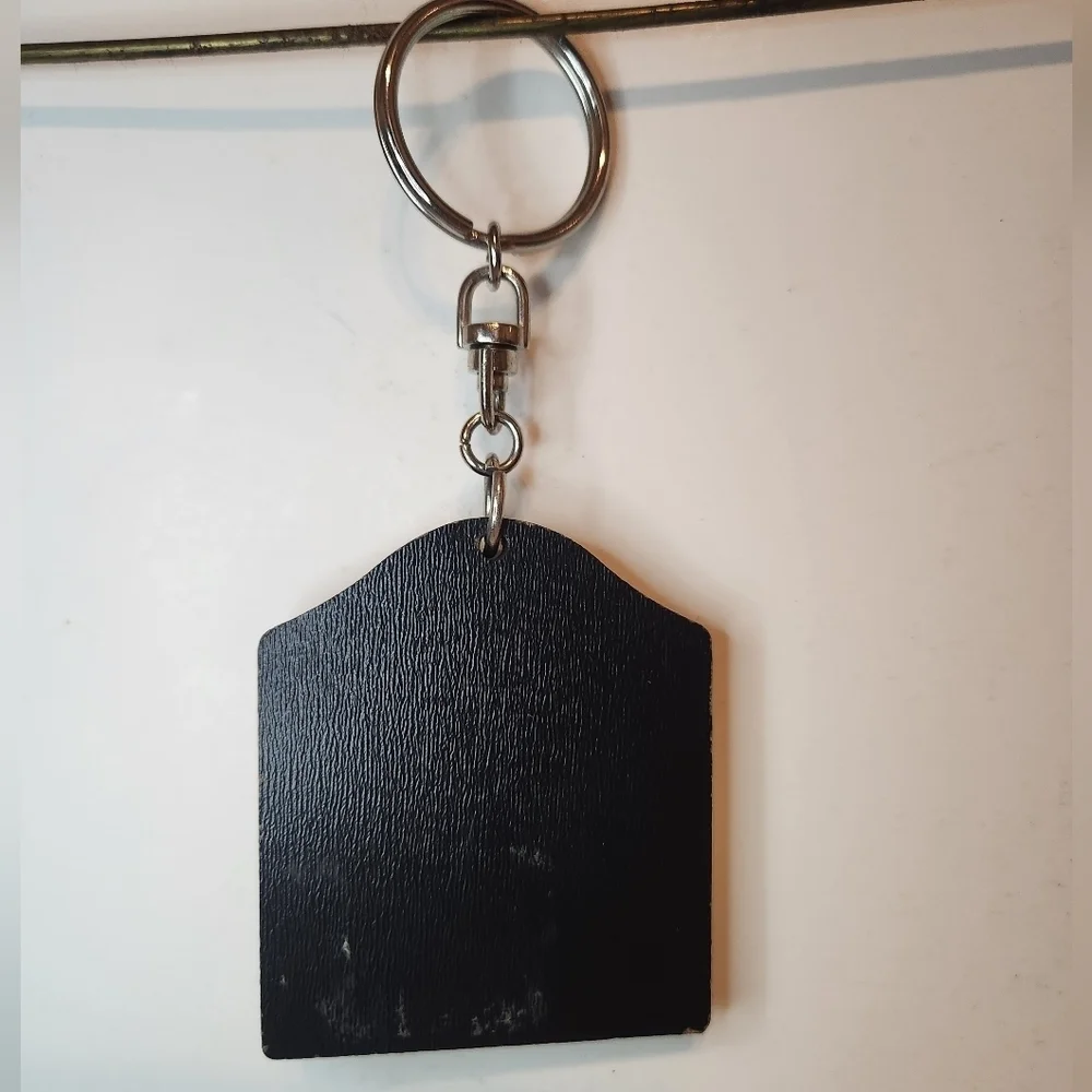 N/A creasing keychain