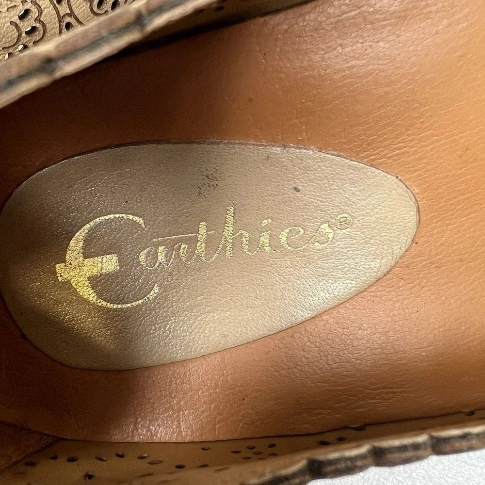 Earthies women bindi