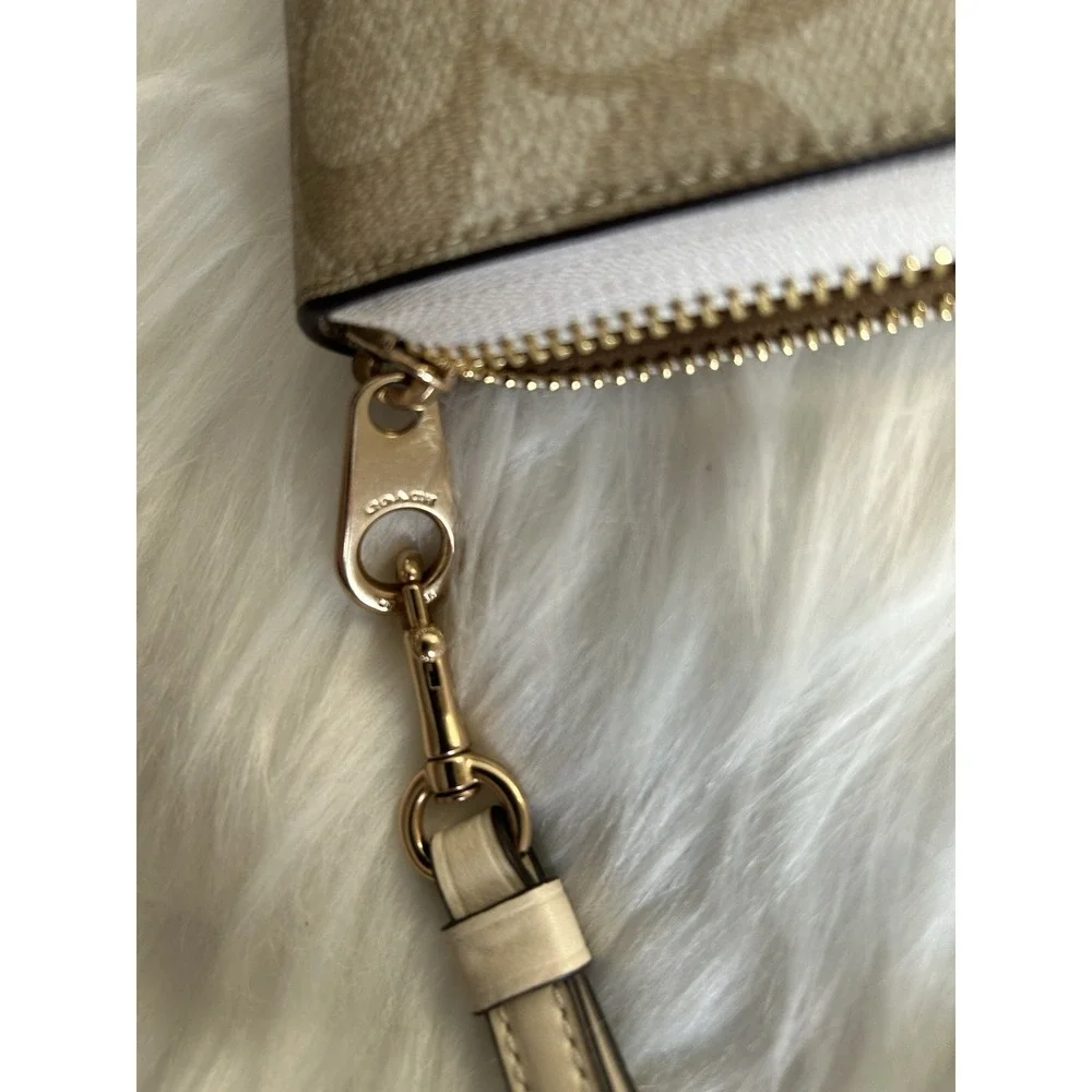 Coach Accordion‎ Zip Wallet Light Khaki Chalk Canvas Leather Wristlet Excellent