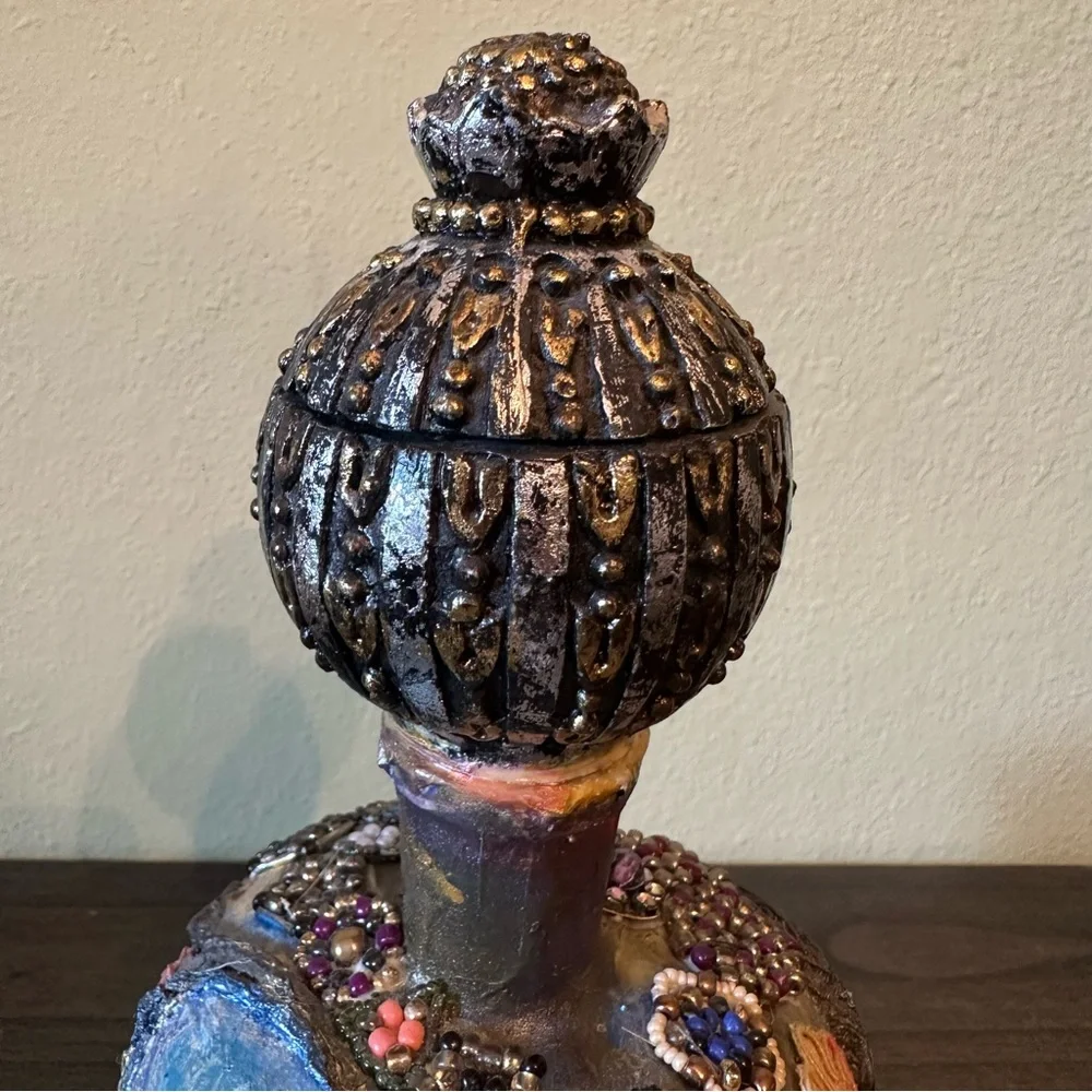 Vintage features dimensional