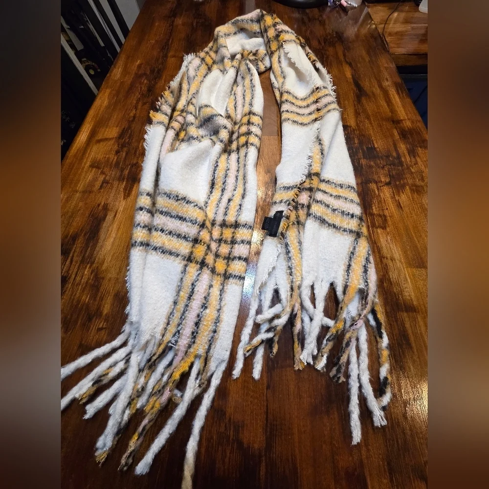 Steve Madden Yellow and White Patterned Scarf