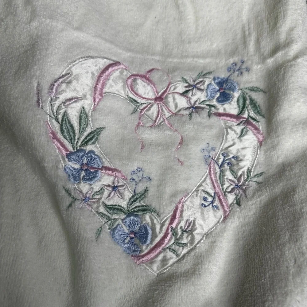 Vtg Embroidered Floral Heart‎ Cotton Towel Set 3pc granny cottage core Made USA