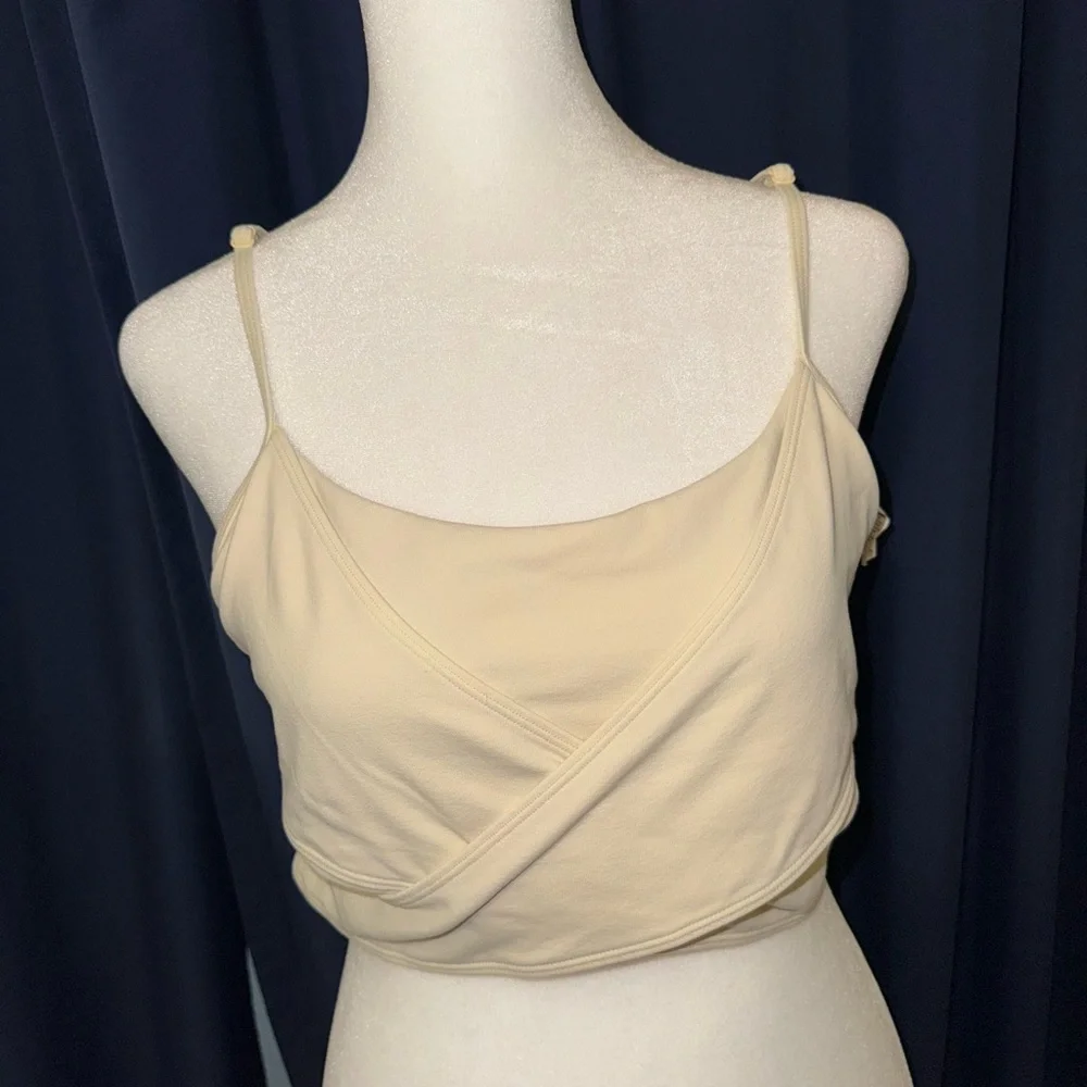 NWOT Alo Yoga Airbrush Enso Bra French Vanilla‎ Size Large *Discontinued Color*