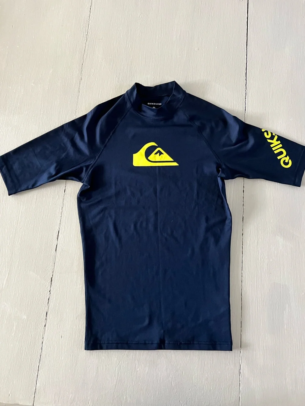 Quiksilver Navy Rash Guard Surf Shirt Yellow Logo Short Sleeve S unisex