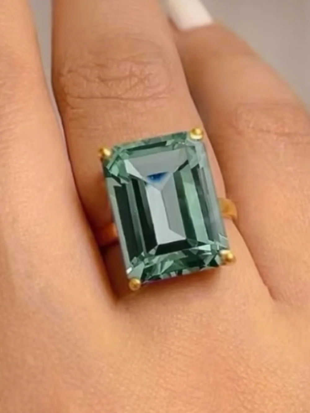 N/A that ring emerald
