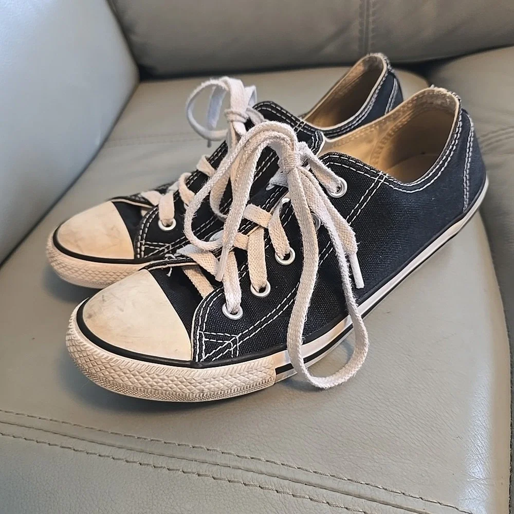 Converse Chuck Taylor All Star‎ Low Top Women's Size 7 Black White Canvas Shoes
