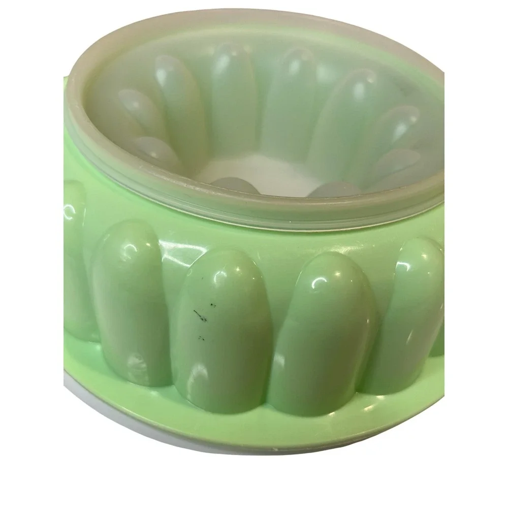 Tupperware retro green