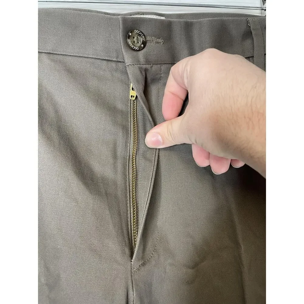 Dockers brand item