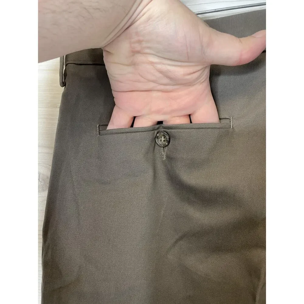 Dockers brand item