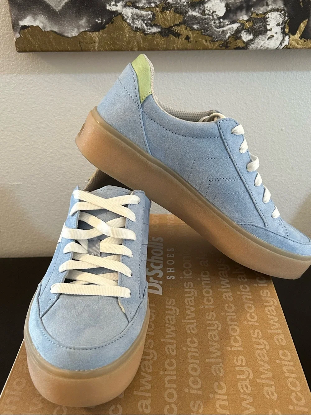 Dr. Scholls soft light