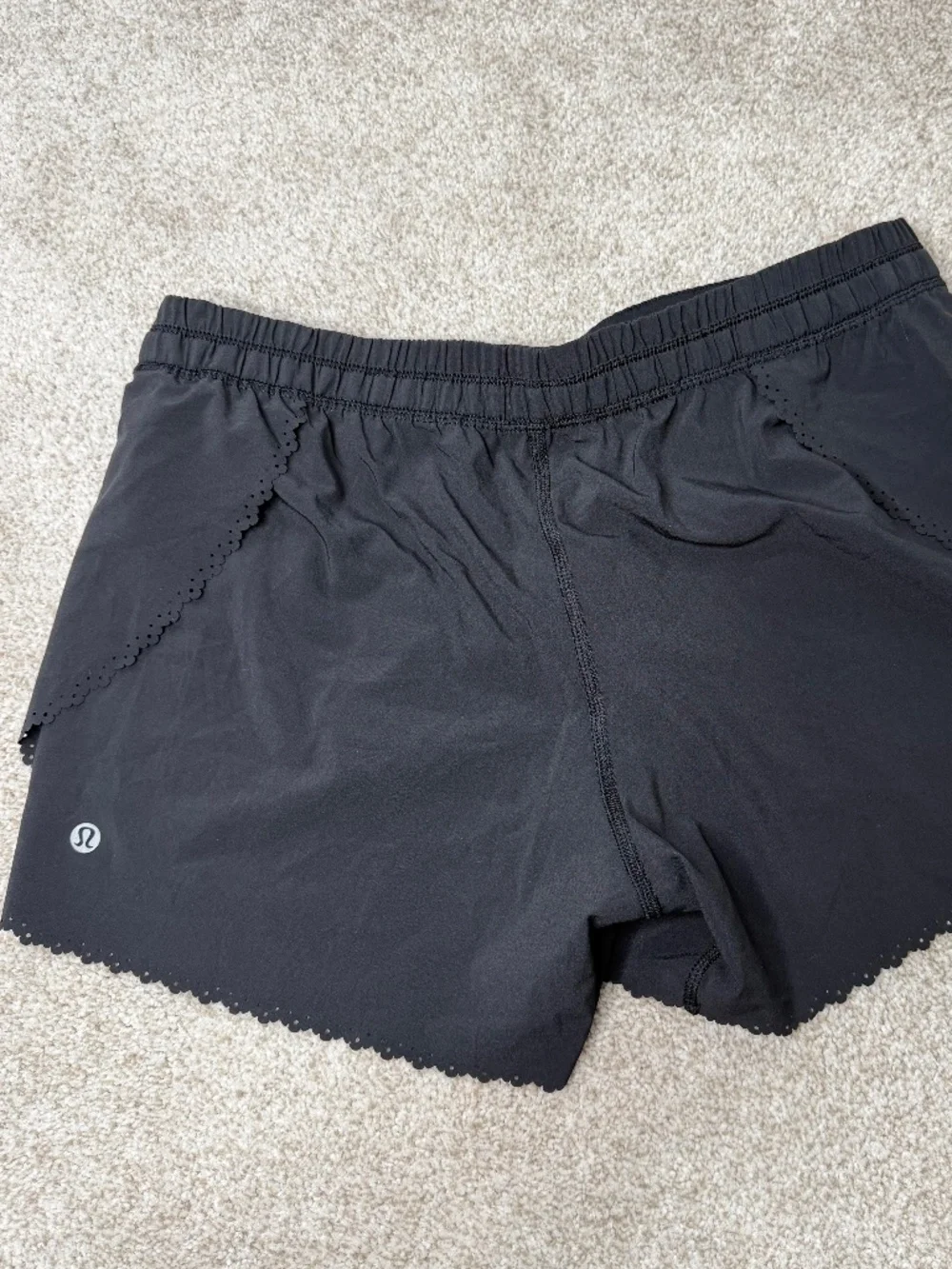 Lululemon Laser Cut Scalloped Hem Unlined Shorts Black 6