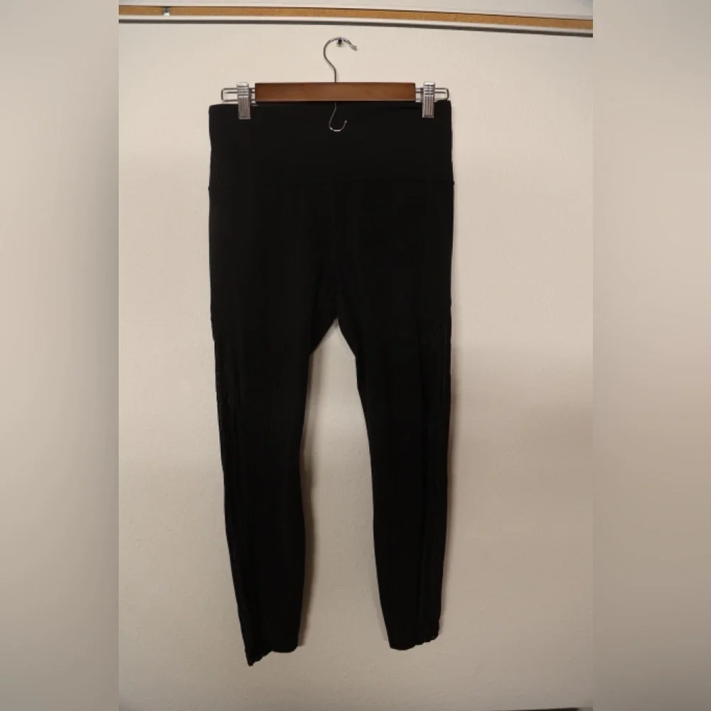 Athleta Shakti Mesh 7/8 Tight Black Size M High Rise Leggings