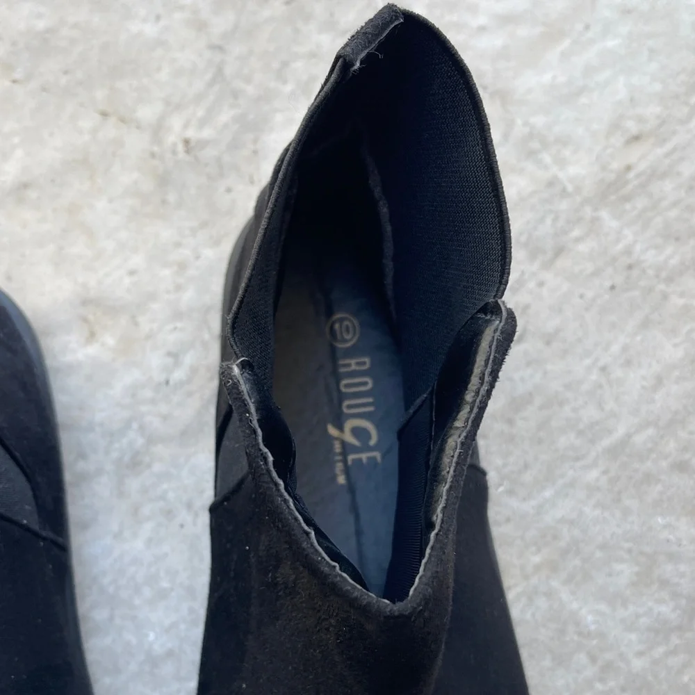 Rouge Helium Elegant Black Ankle Boots