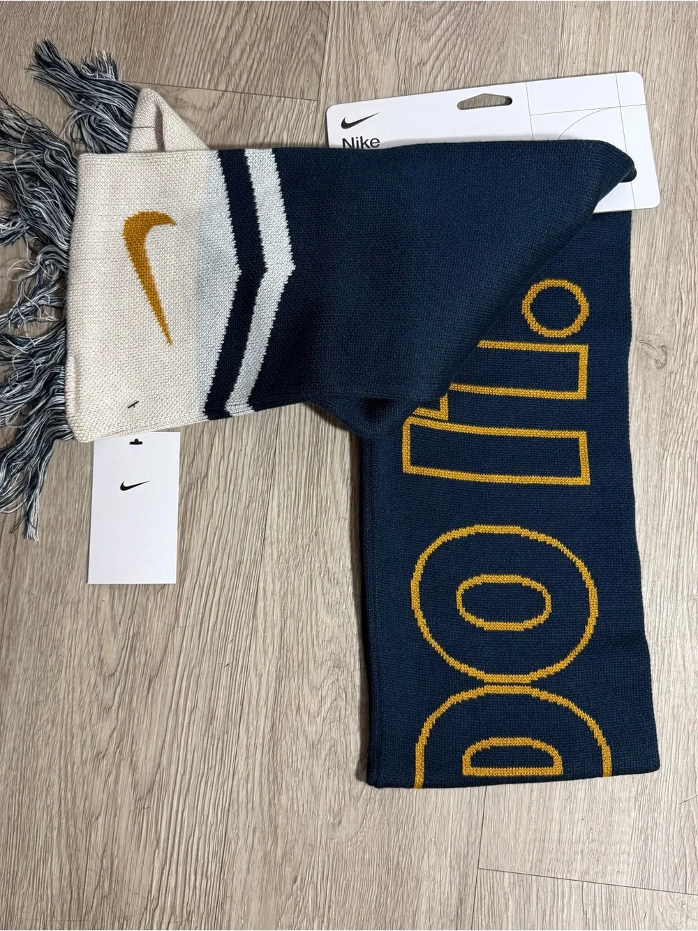 Nike 100% scarf