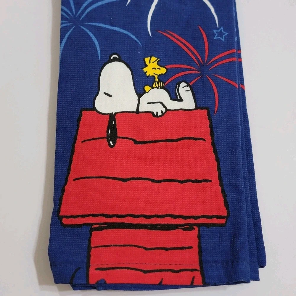 NEW Peanuts 2026 Snoopy Dog House 4th Of July Fireworks Kitchen Towels Set Of 2