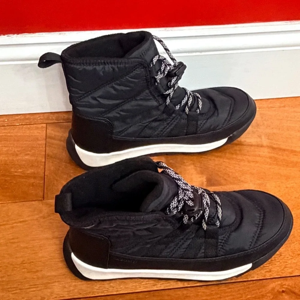 Sorel Whitney II Short Lace Snow Boots Kids Black Waterproof NY5173-010 Size 4.5