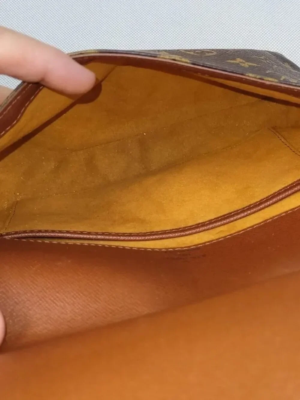 Louis Vuitton excellent color