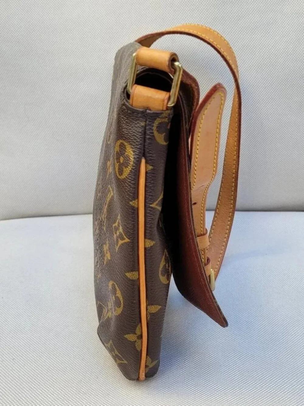 Louis Vuitton excellent color