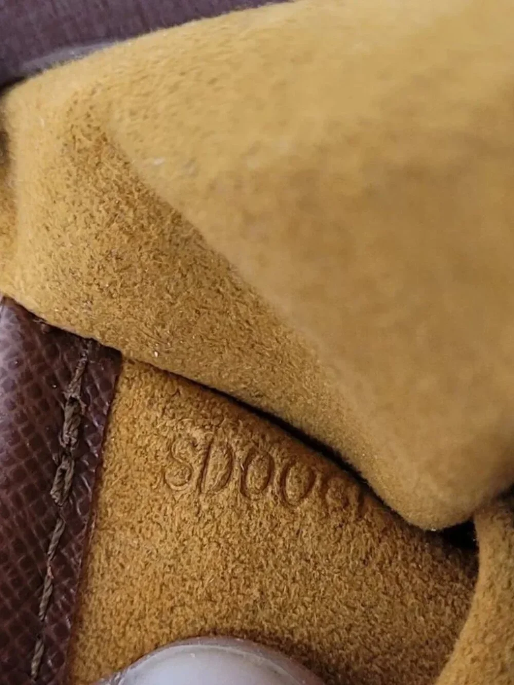 Louis Vuitton excellent color