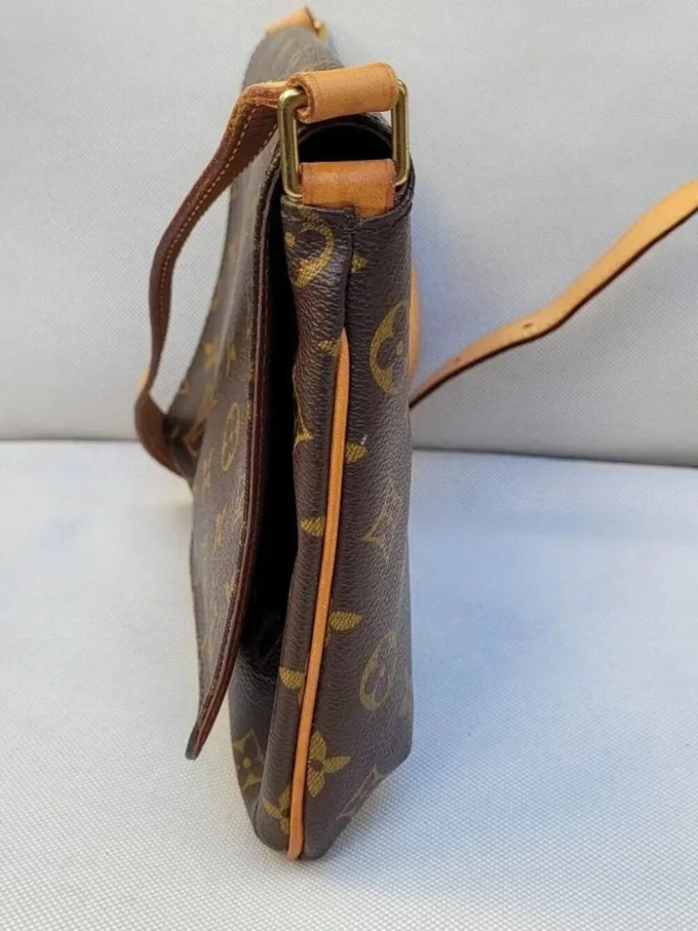 Louis Vuitton excellent color
