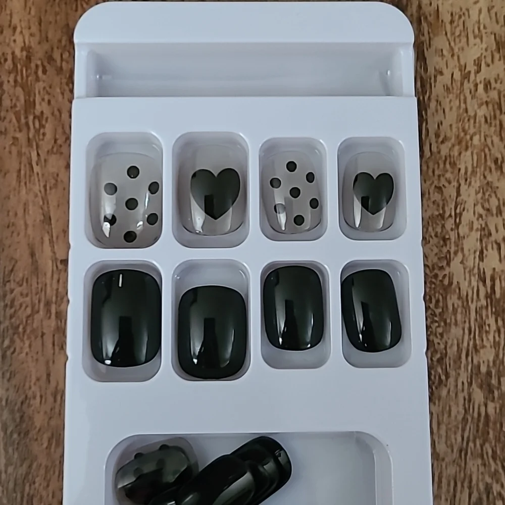 Boutique short nails