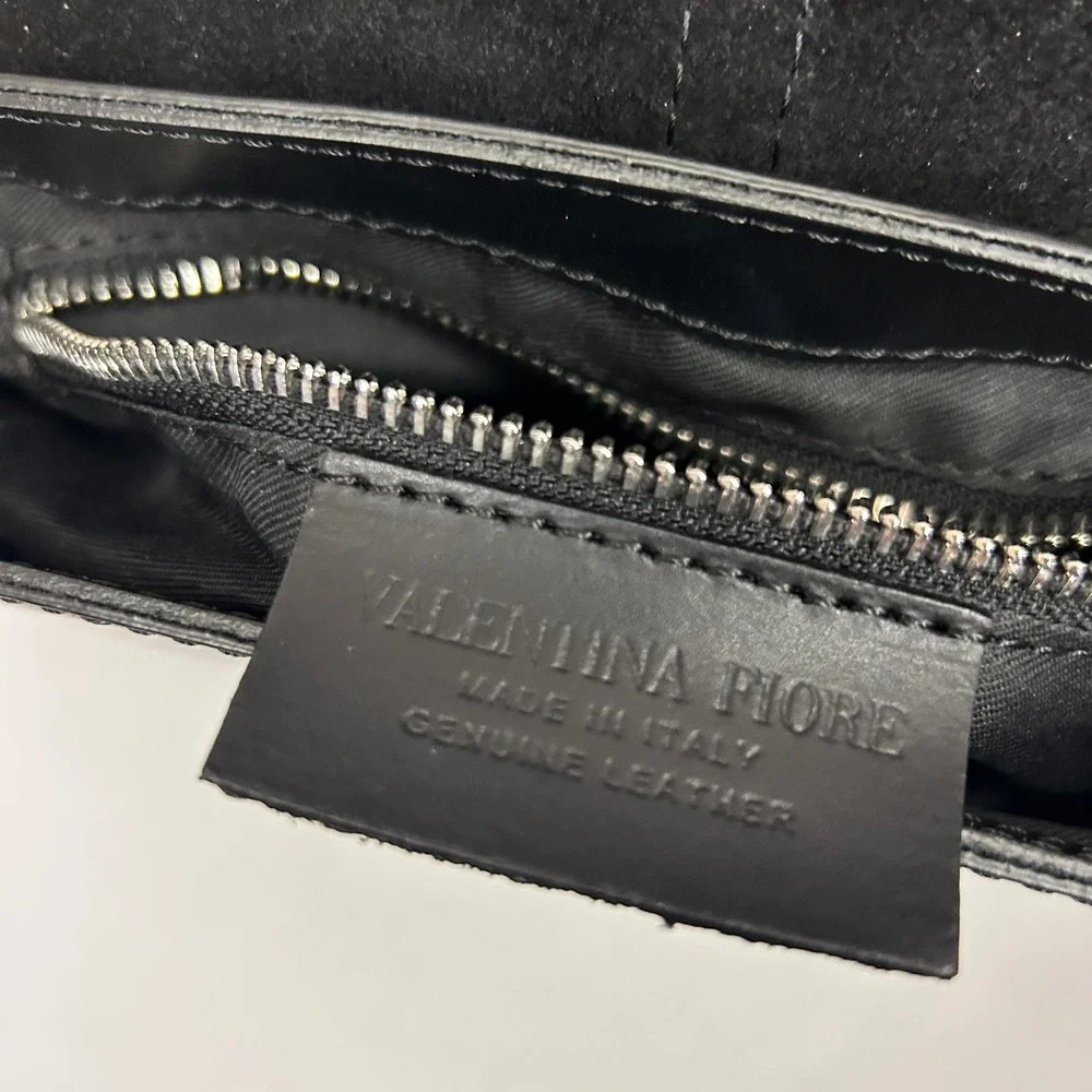 Valentina Fiore carry your