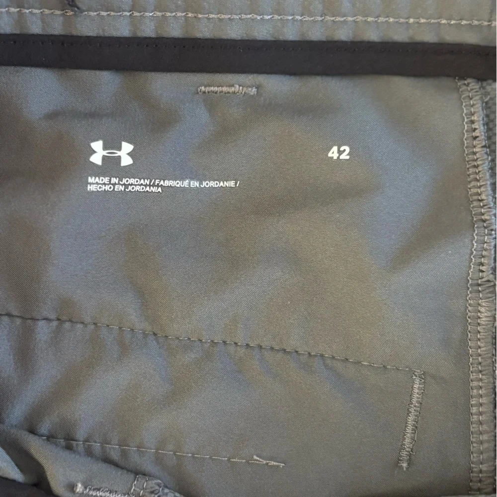 Under Armor Men's Gray Shorts Size 42