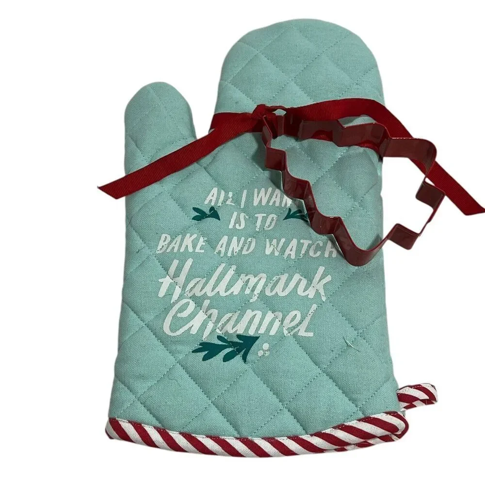 Hallmark Channel Christmas Oven Mitt Gift Set-Tree Shaped Cookie Cutter‎ ~ NEW