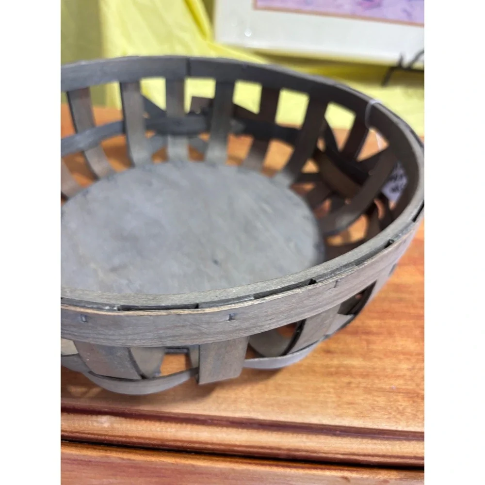 N/A round wooden