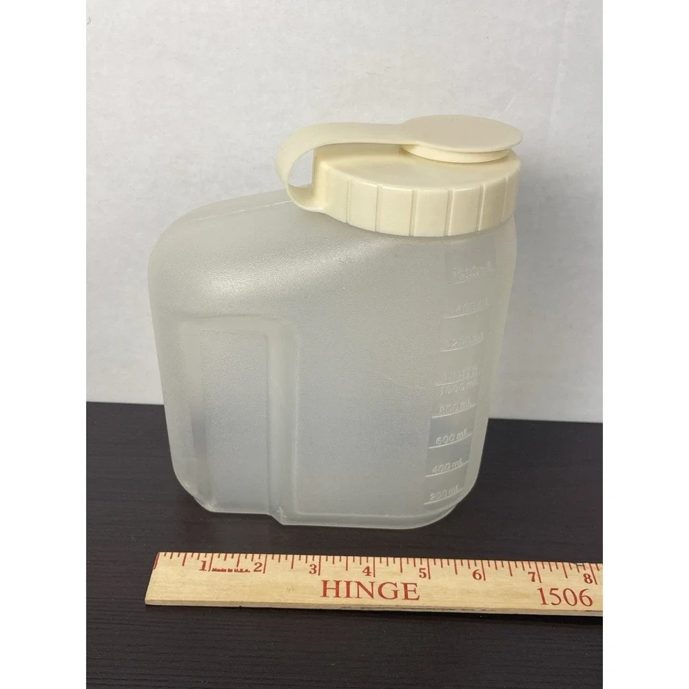 Rubbermaid vintage servin
