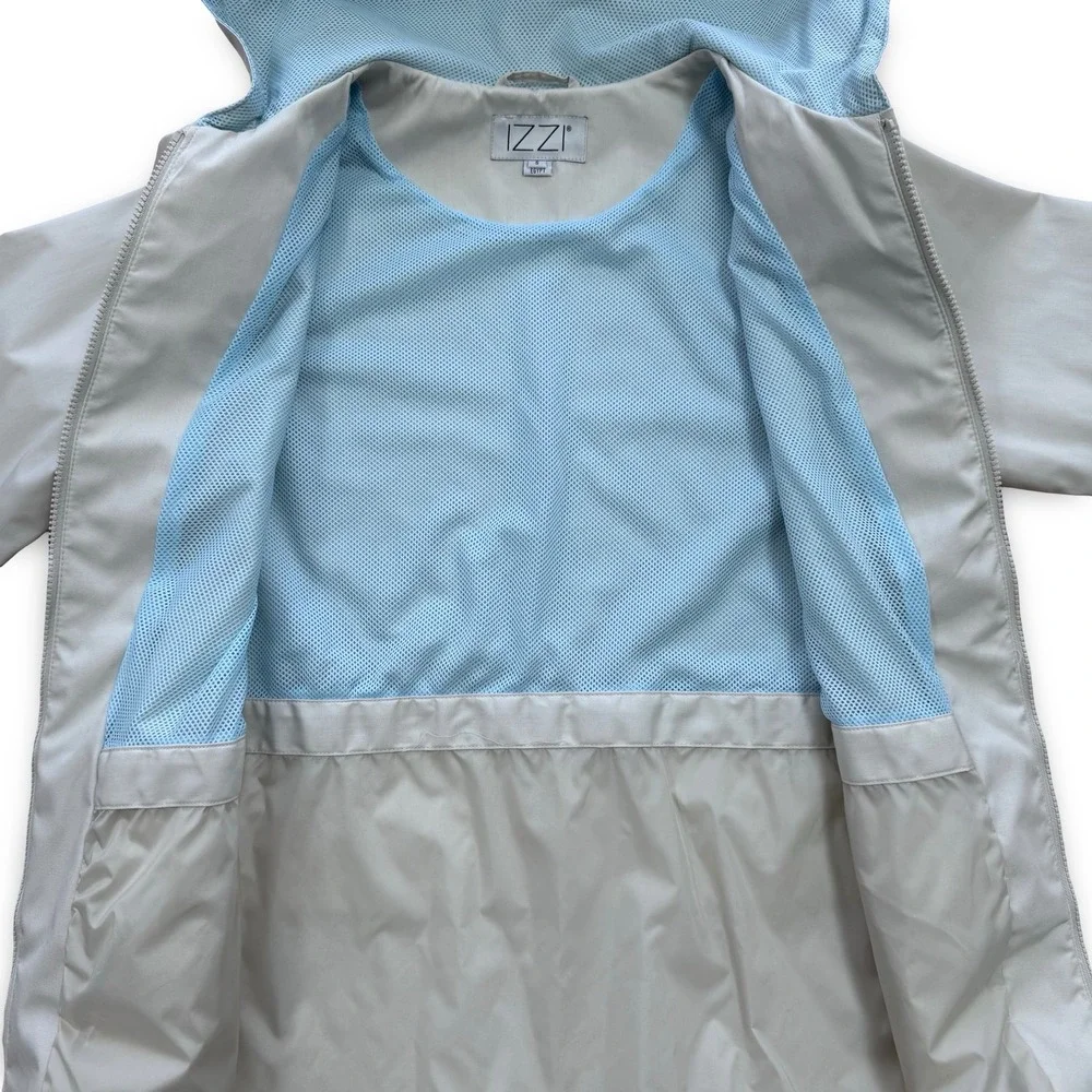 Izzi lightweight hooded