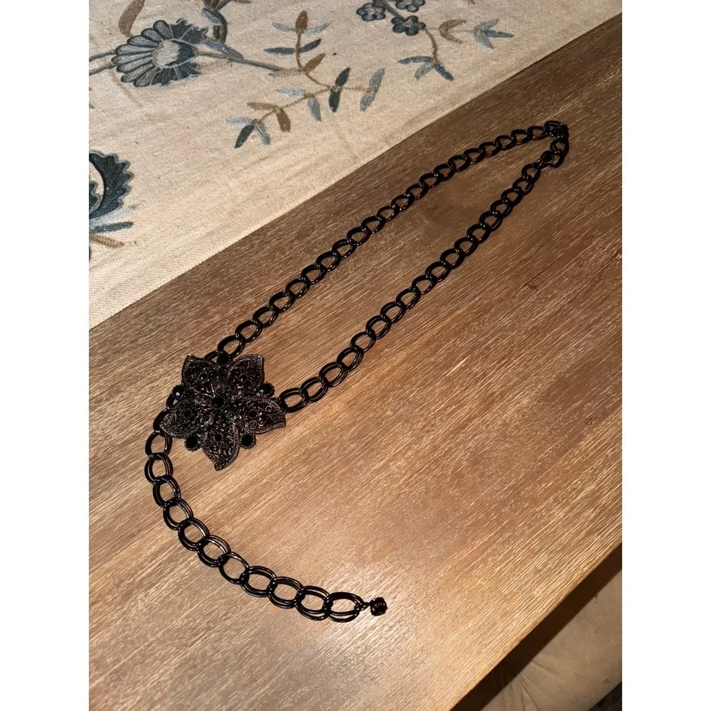 Black Chain Belt with Flower‎ Embellishment Fashion Waist Jewelry Accessory
