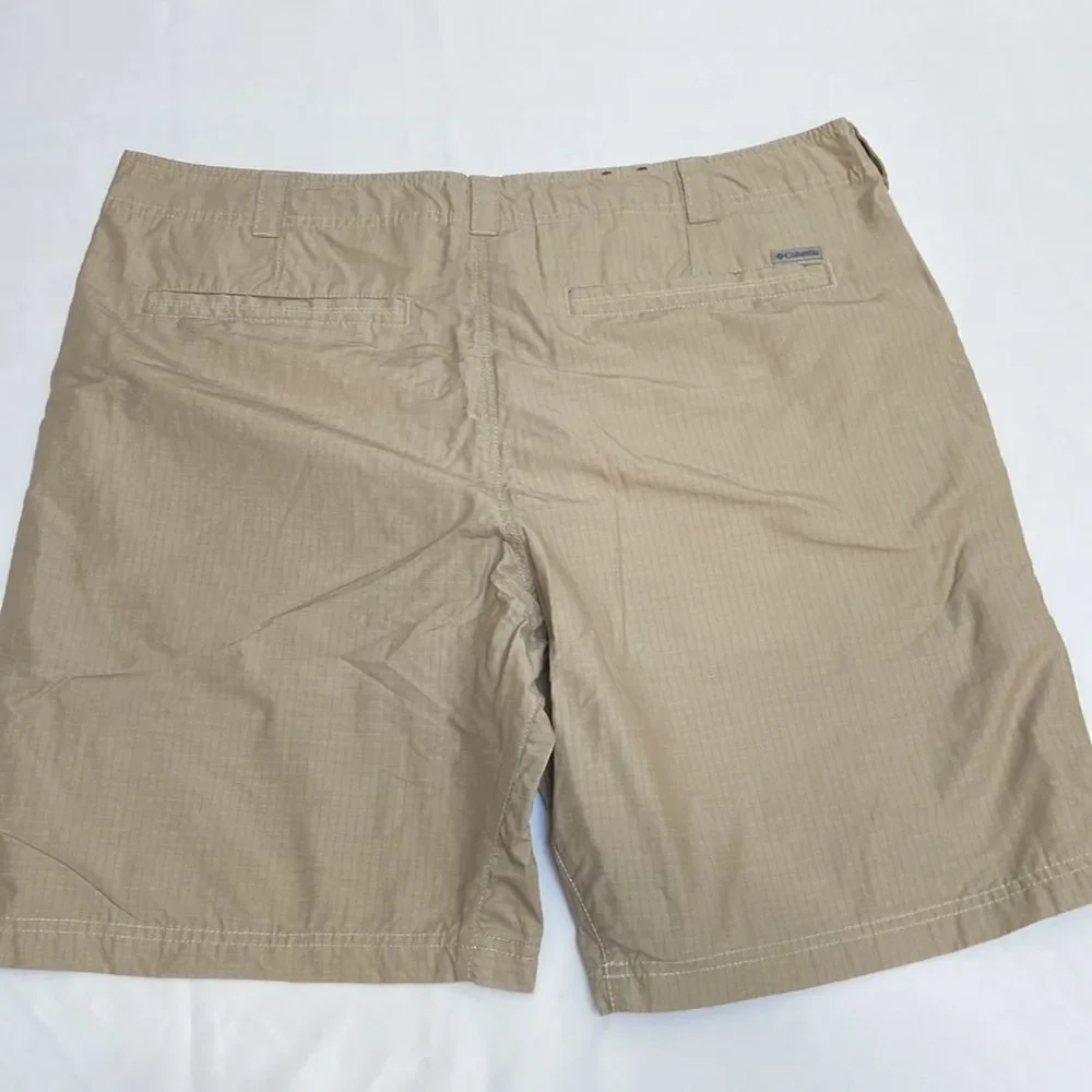 Columbia Tan Cargo Shorts Lightweight Casual Wear