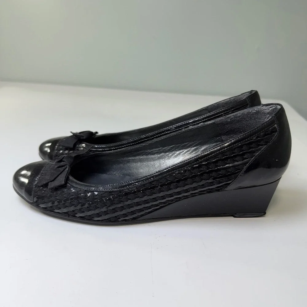 Stuart Weitzman quality making grosgrain