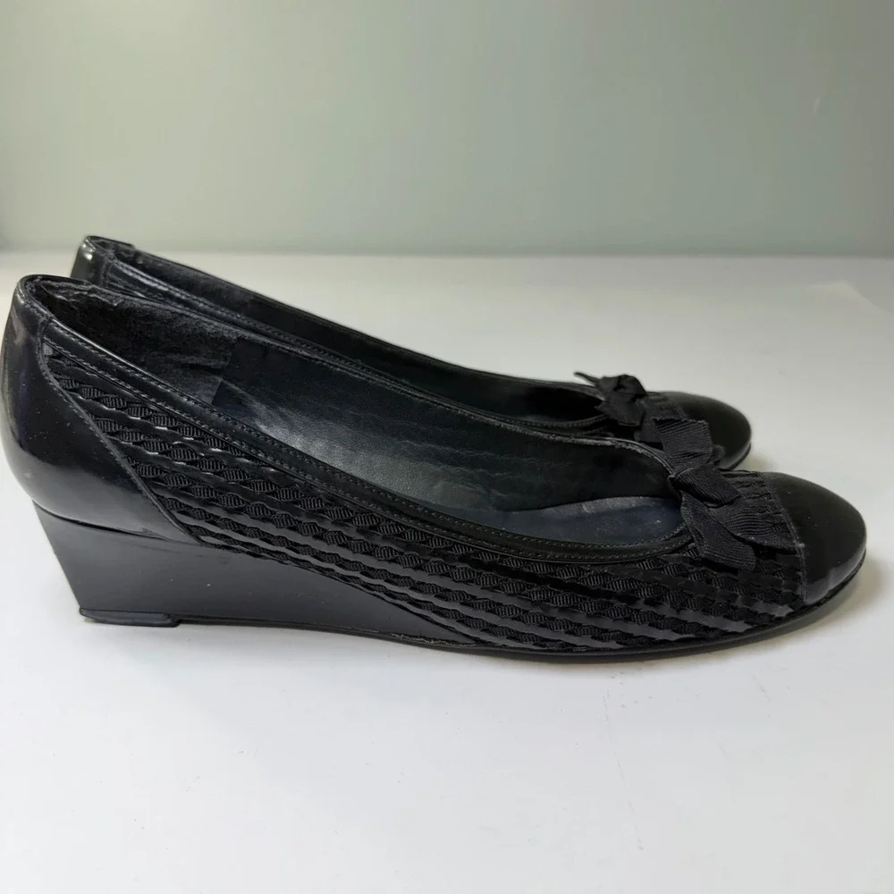 Stuart Weitzman sides sophisticated