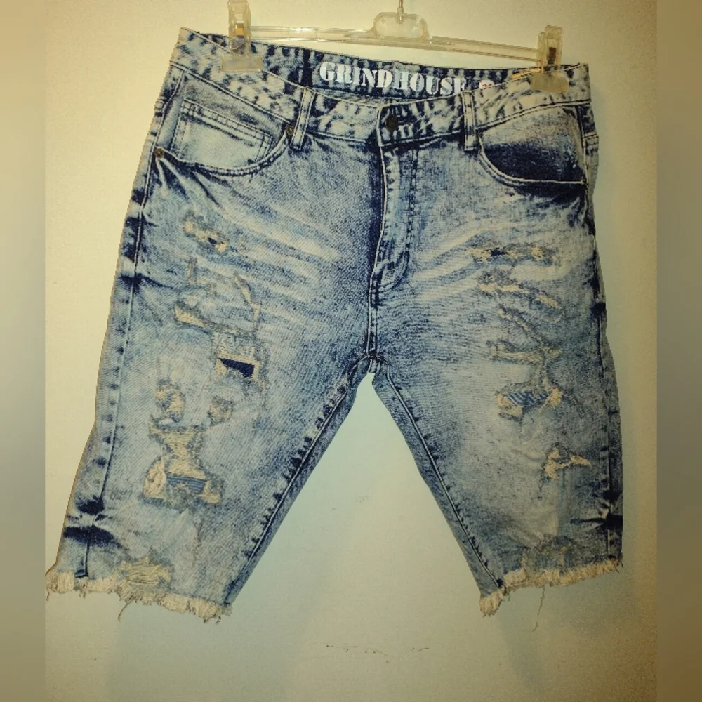 GRINDHOUSE Denim Shorts Mens 34 Acid Wash Distressed Trashed Grunge Street 13.5