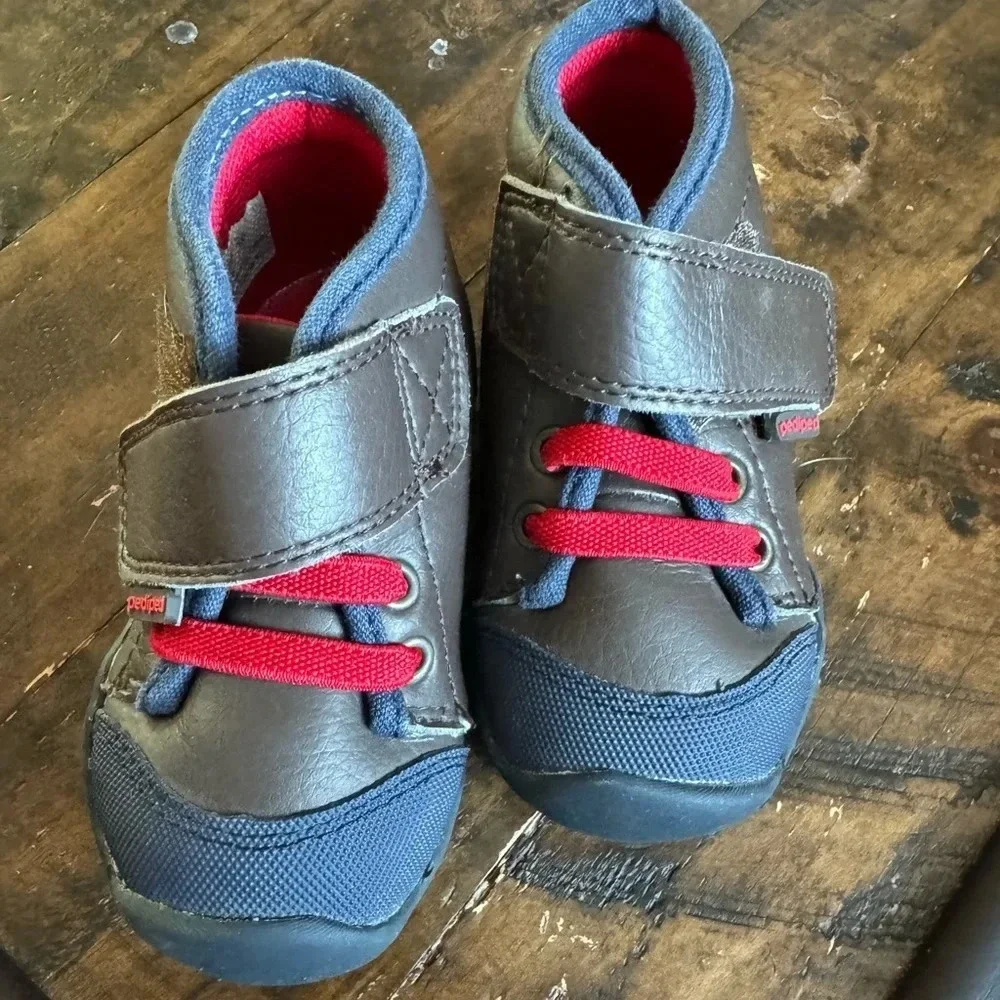 PEDIPED Boys Jay Chukka Boot Size 5 Brown, Blue‎ and Red