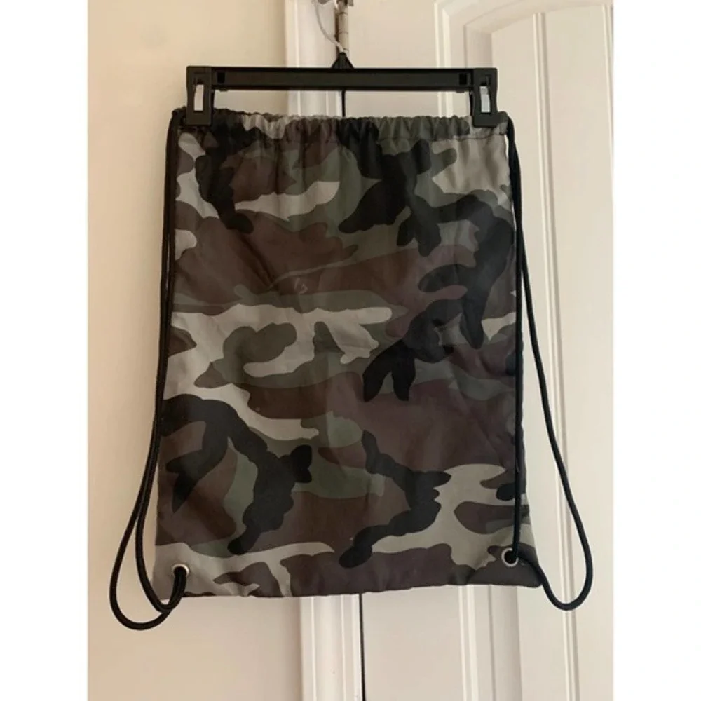 Thirty One Camouflage Cinch‎ sac backpack style with monogrammed “Peyton”