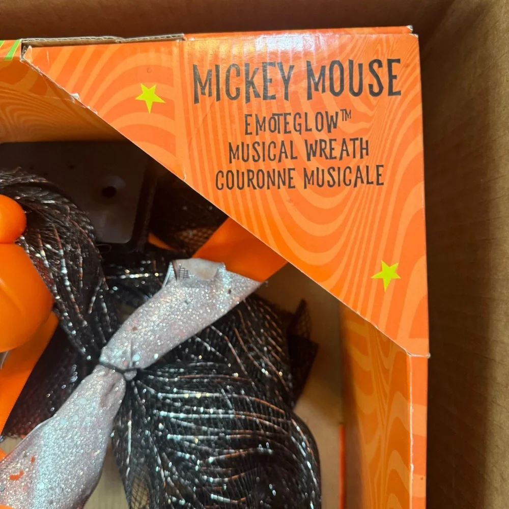 NWT. Disney Halloween Mickey Mouse Musical Lighted Black Wreath Mickey Pumpkins