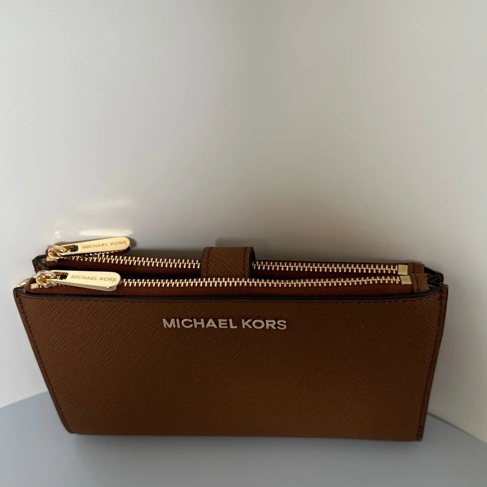 Michael Kors tan elegant zipper